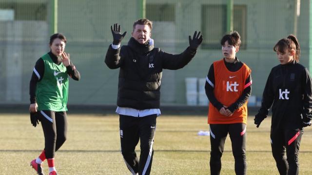 开云体育娱乐-韩国女足主帅决心冲击奥运：让我们下月改写历史！