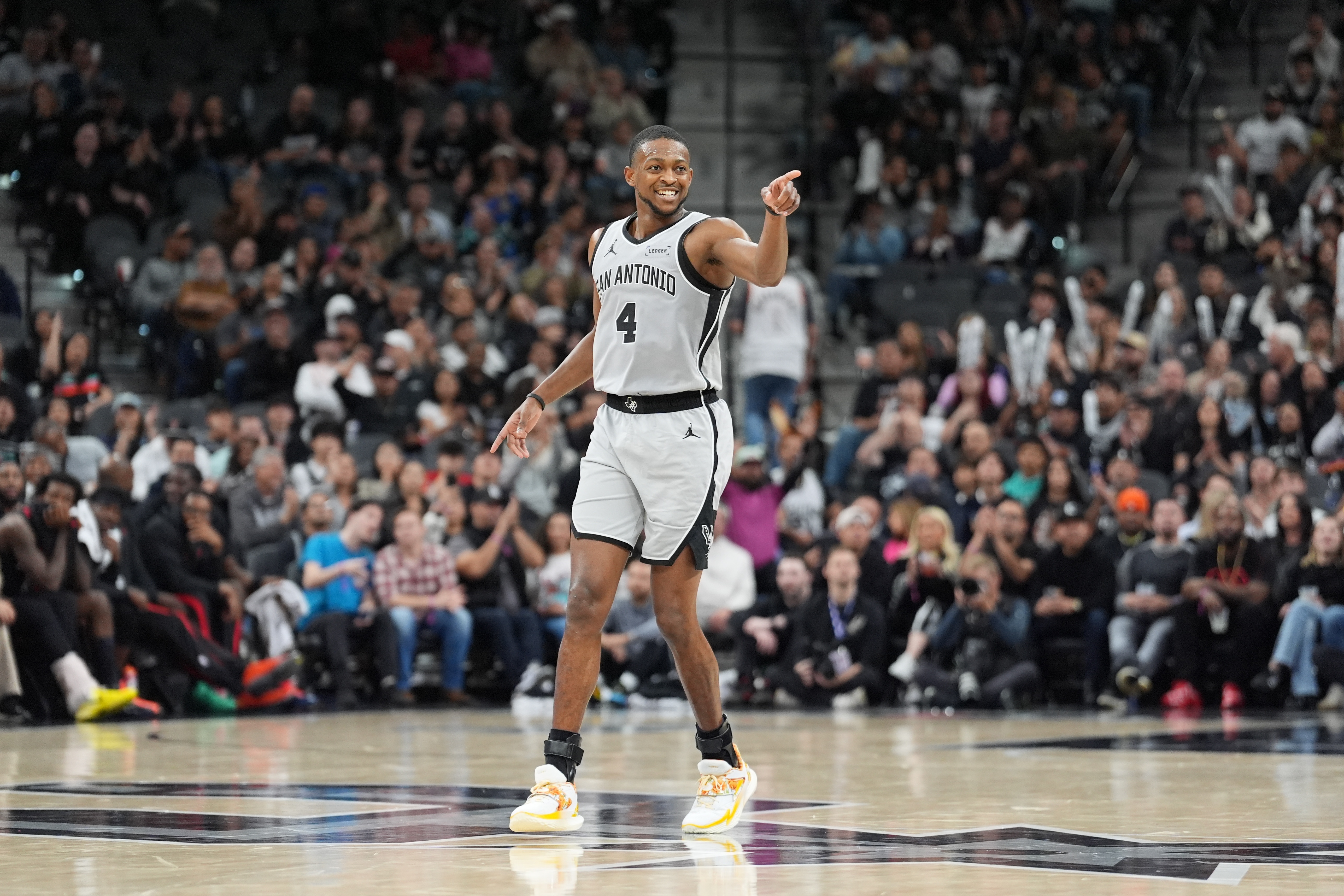 kaiyun-福克斯：我就是力求尽量打得简单 我很喜欢客场作战的比赛